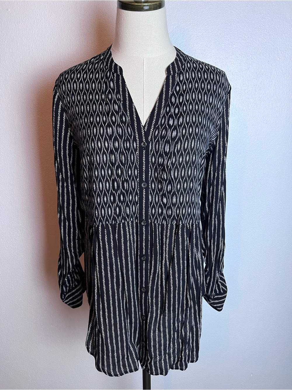 Maeve by Anthropologie Black & White Patterned Button-Front Women's Tunic Top